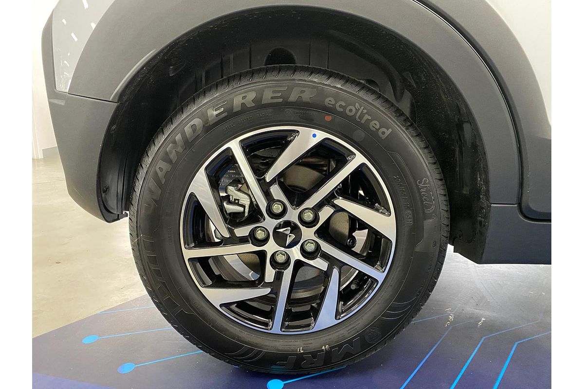 2025 Mahindra XUV3XO AX5L