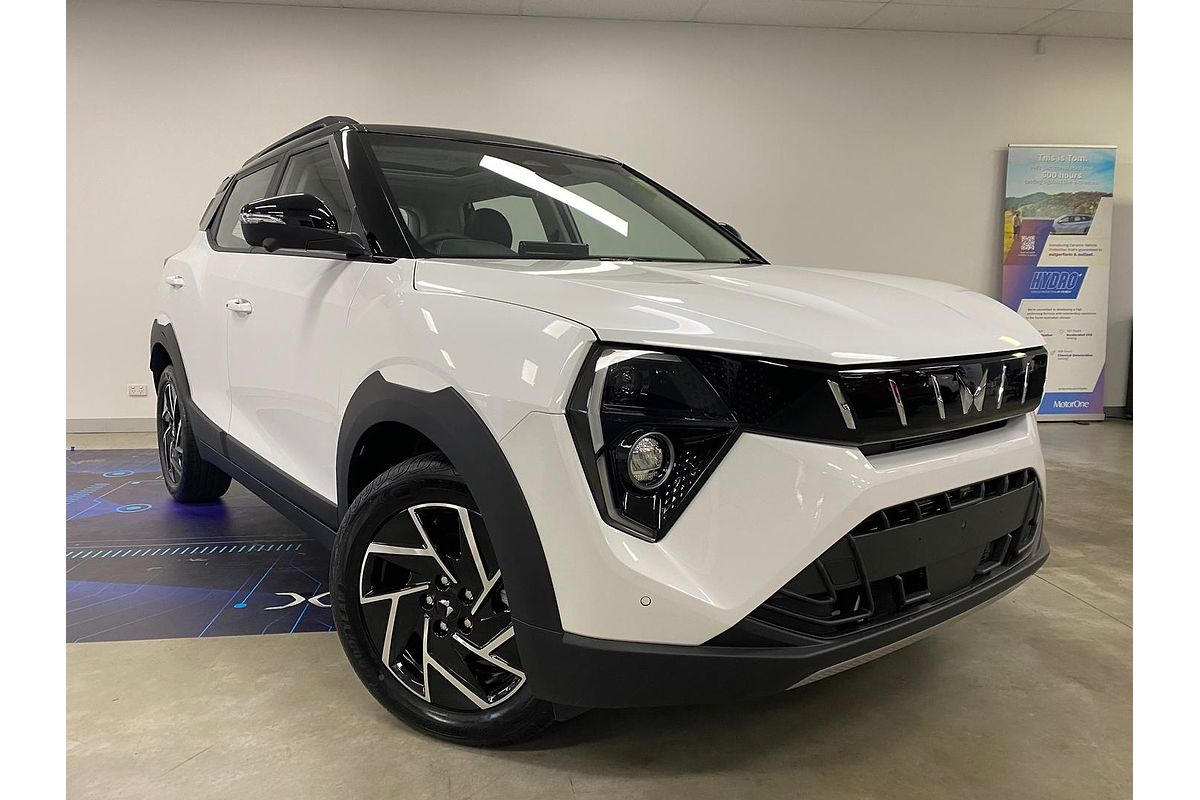 2025 Mahindra XUV3XO AX7L