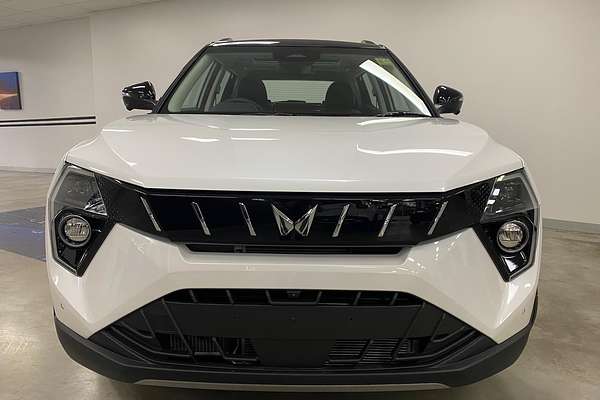 2025 Mahindra XUV3XO AX7L
