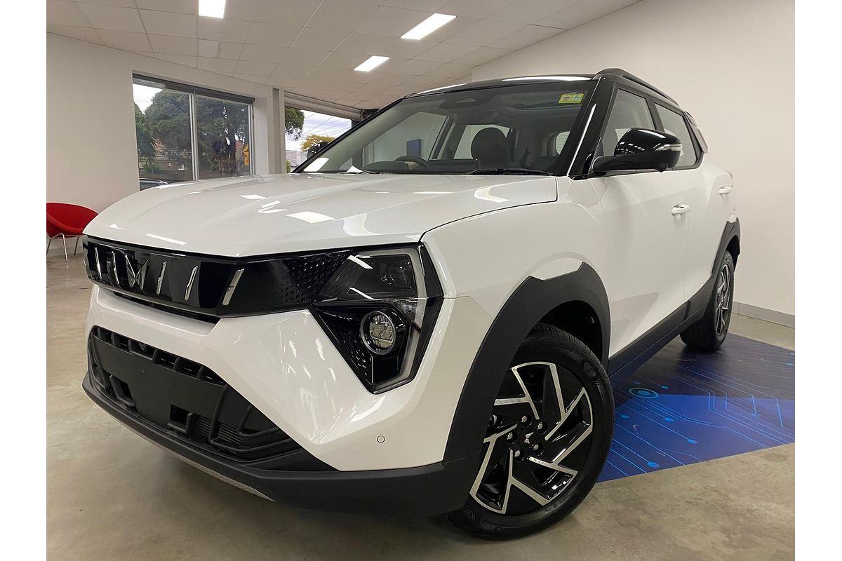 2025 Mahindra XUV3XO AX7L