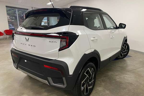 2025 Mahindra XUV3XO AX7L