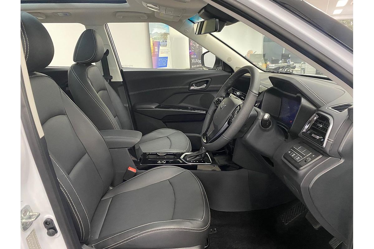 2025 Mahindra XUV3XO AX7L