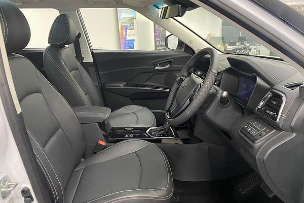 2025 Mahindra XUV3XO AX7L