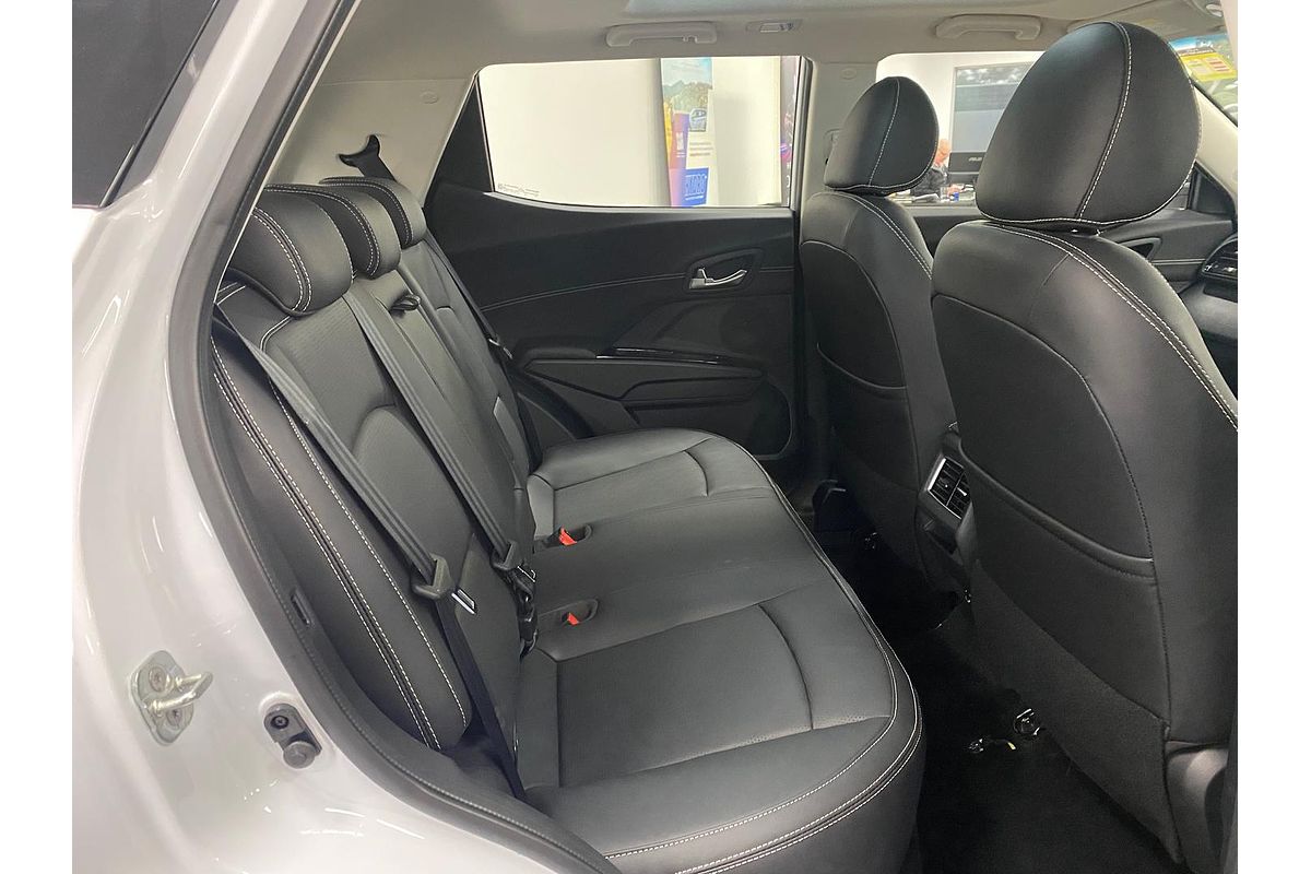 2025 Mahindra XUV3XO AX7L