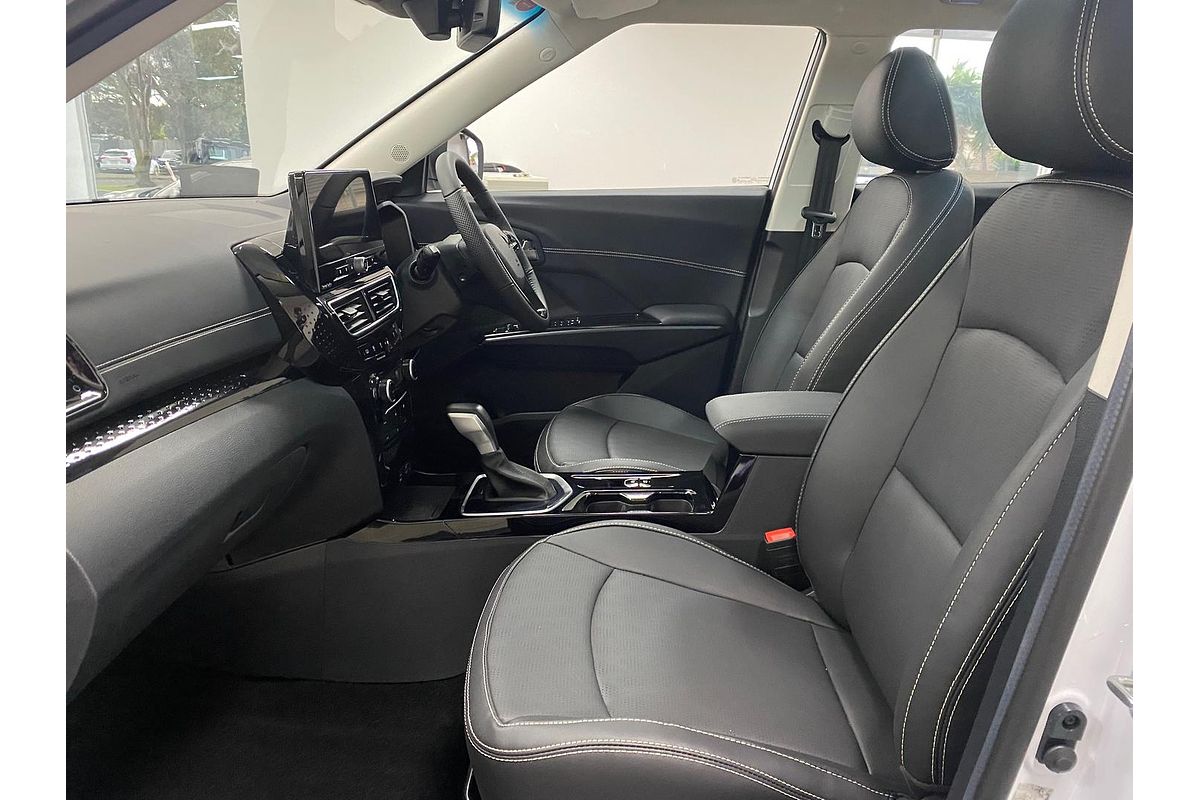 2025 Mahindra XUV3XO AX7L