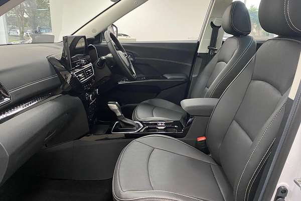 2025 Mahindra XUV3XO AX7L