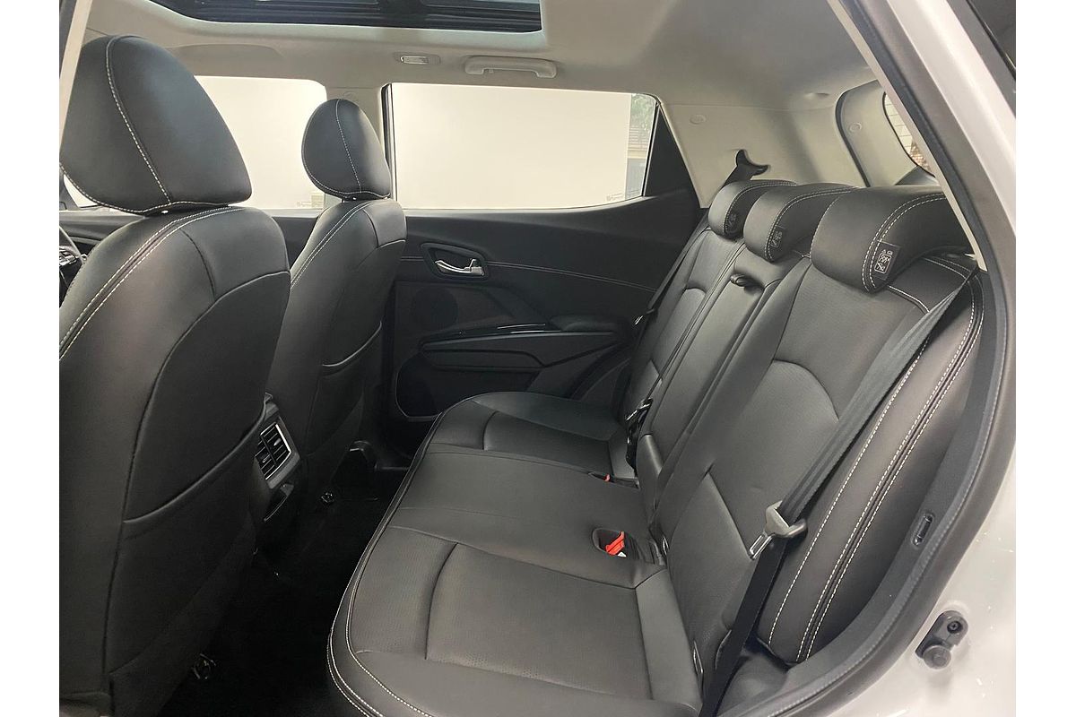 2025 Mahindra XUV3XO AX7L
