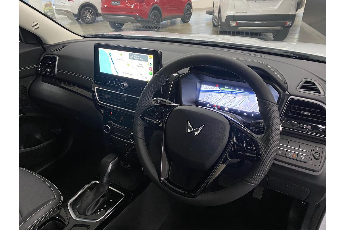 2025 Mahindra XUV3XO AX7L