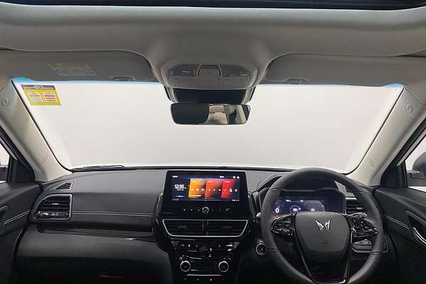 2025 Mahindra XUV3XO AX7L