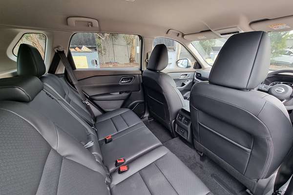 2025 Nissan X-TRAIL ST-L T33