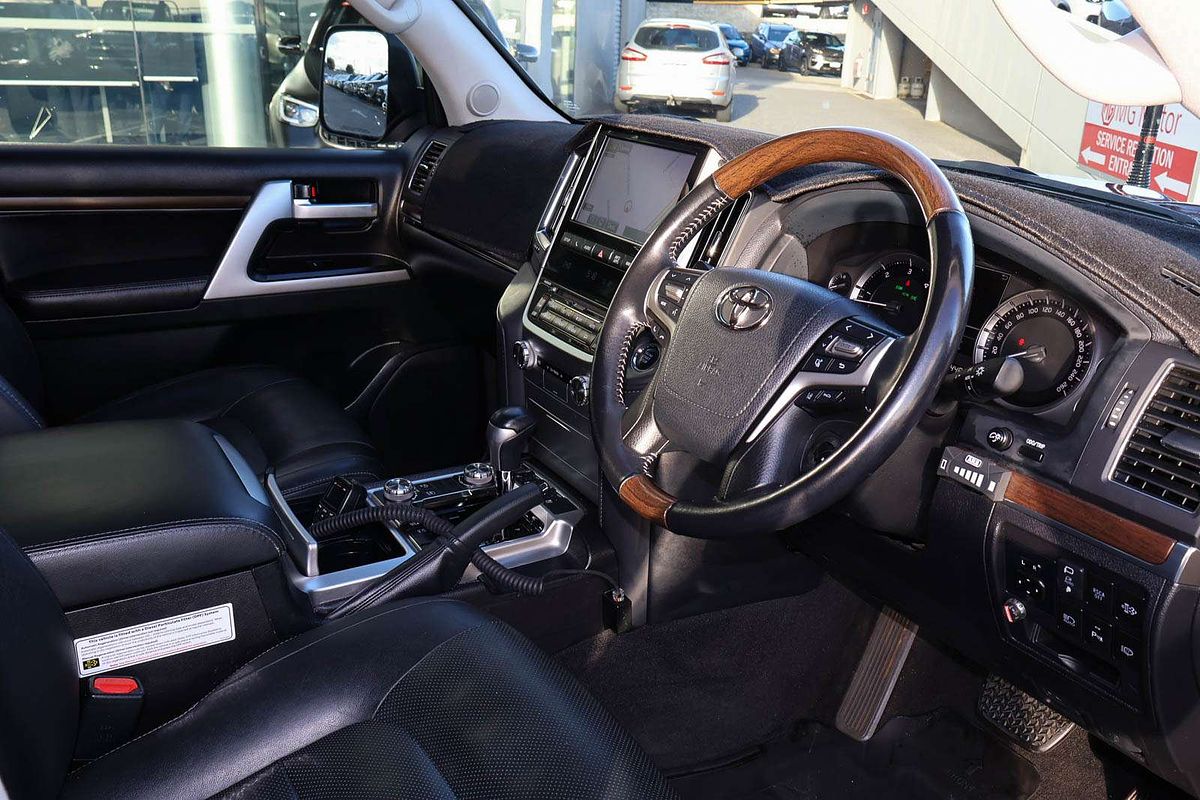 2021 Toyota Landcruiser Sahara VDJ200R