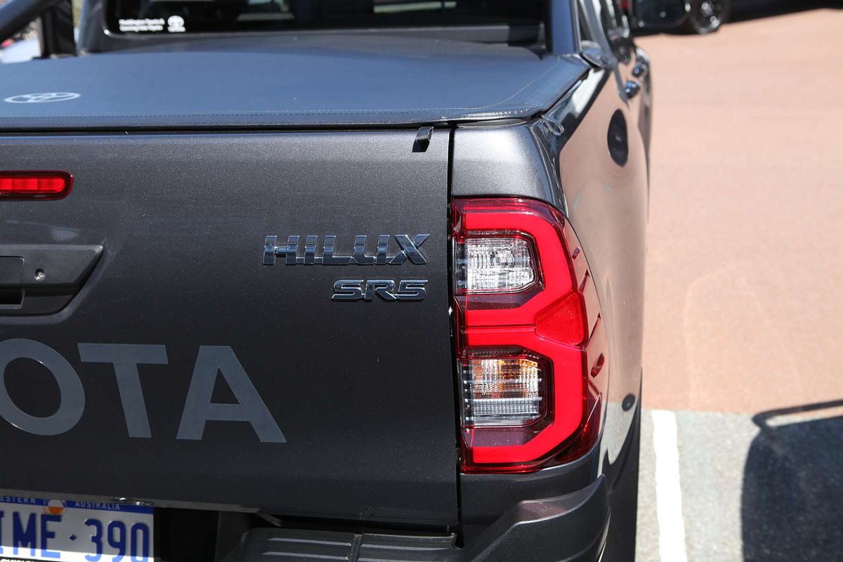 2024 Toyota Hilux SR5 48V GUN126R 4X4