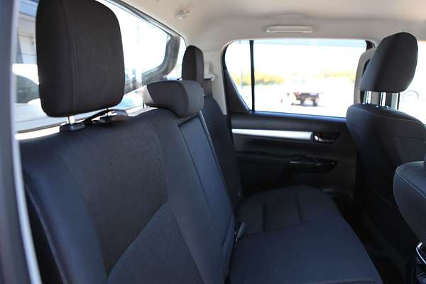 2024 Toyota Hilux SR5 48V GUN126R 4X4