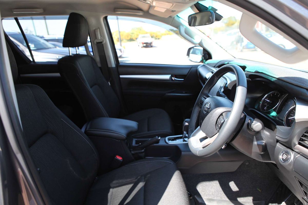 2024 Toyota Hilux SR5 48V GUN126R 4X4