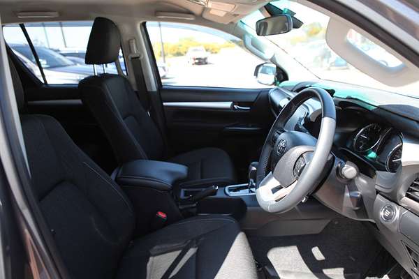 2024 Toyota Hilux SR5 48V GUN126R 4X4