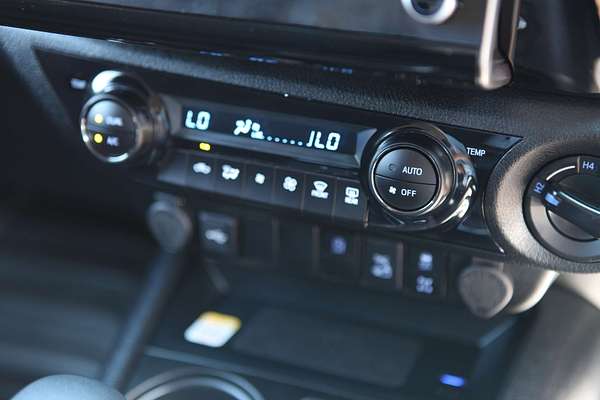 2024 Toyota Hilux SR5 48V GUN126R 4X4