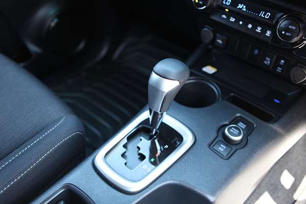 2024 Toyota Hilux SR5 48V GUN126R 4X4