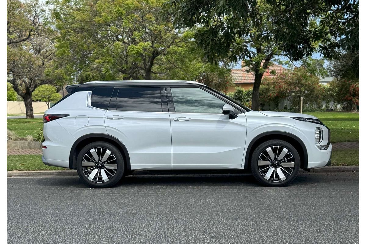 2025 Mitsubishi Outlander Exceed Tourer ZM