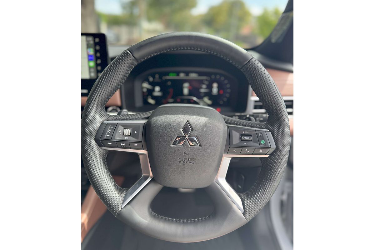 2025 Mitsubishi Outlander Exceed Tourer ZM