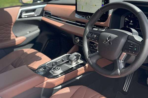 2025 Mitsubishi Outlander Exceed Tourer ZM