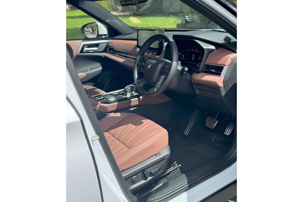 2025 Mitsubishi Outlander Exceed Tourer ZM