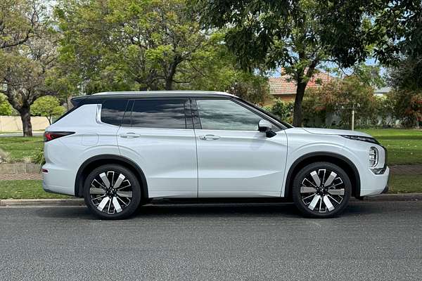 2025 Mitsubishi Outlander Exceed Tourer ZM