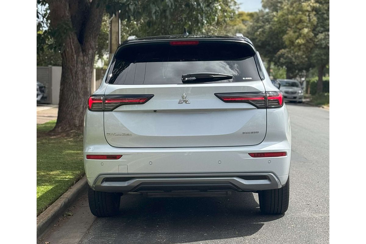 2025 Mitsubishi Outlander Exceed Tourer ZM