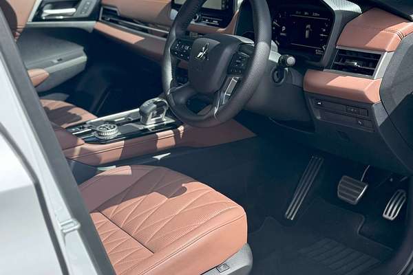 2025 Mitsubishi Outlander Exceed Tourer ZM