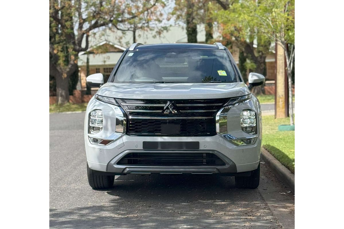 2025 Mitsubishi Outlander Exceed Tourer ZM
