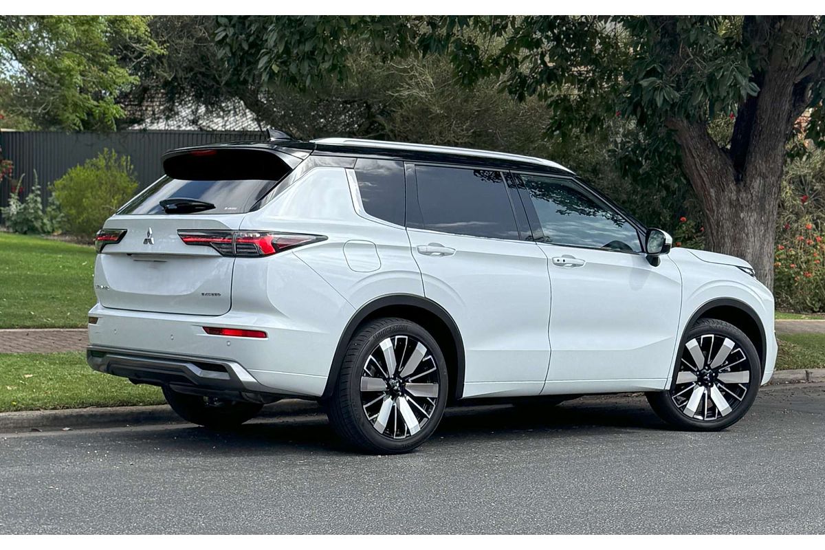 2025 Mitsubishi Outlander Exceed Tourer ZM