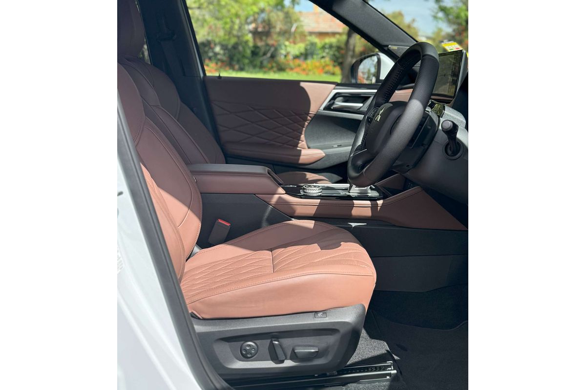 2025 Mitsubishi Outlander Exceed Tourer ZM