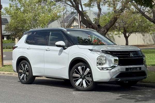 2025 Mitsubishi Outlander Exceed Tourer ZM