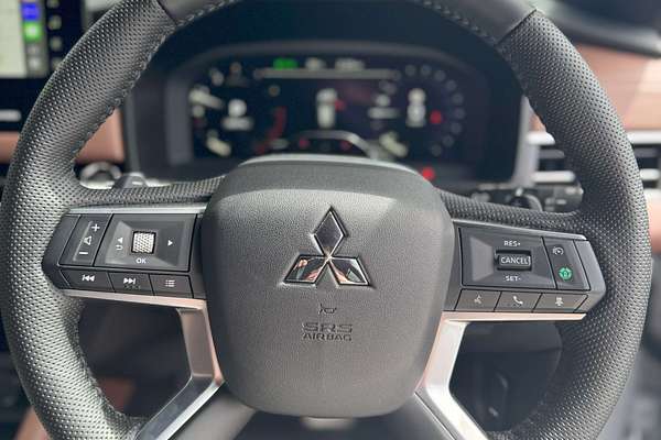 2025 Mitsubishi Outlander Exceed Tourer ZM