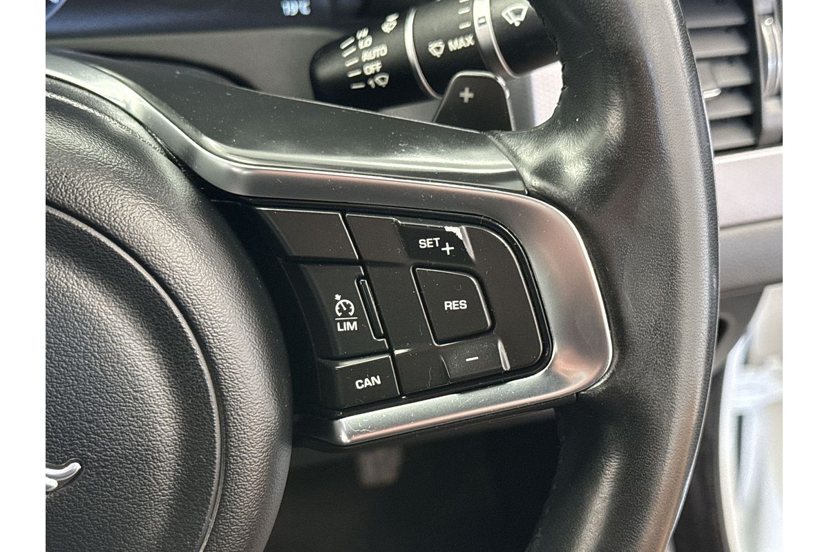 2017 Jaguar XF 25t R-Sport X260