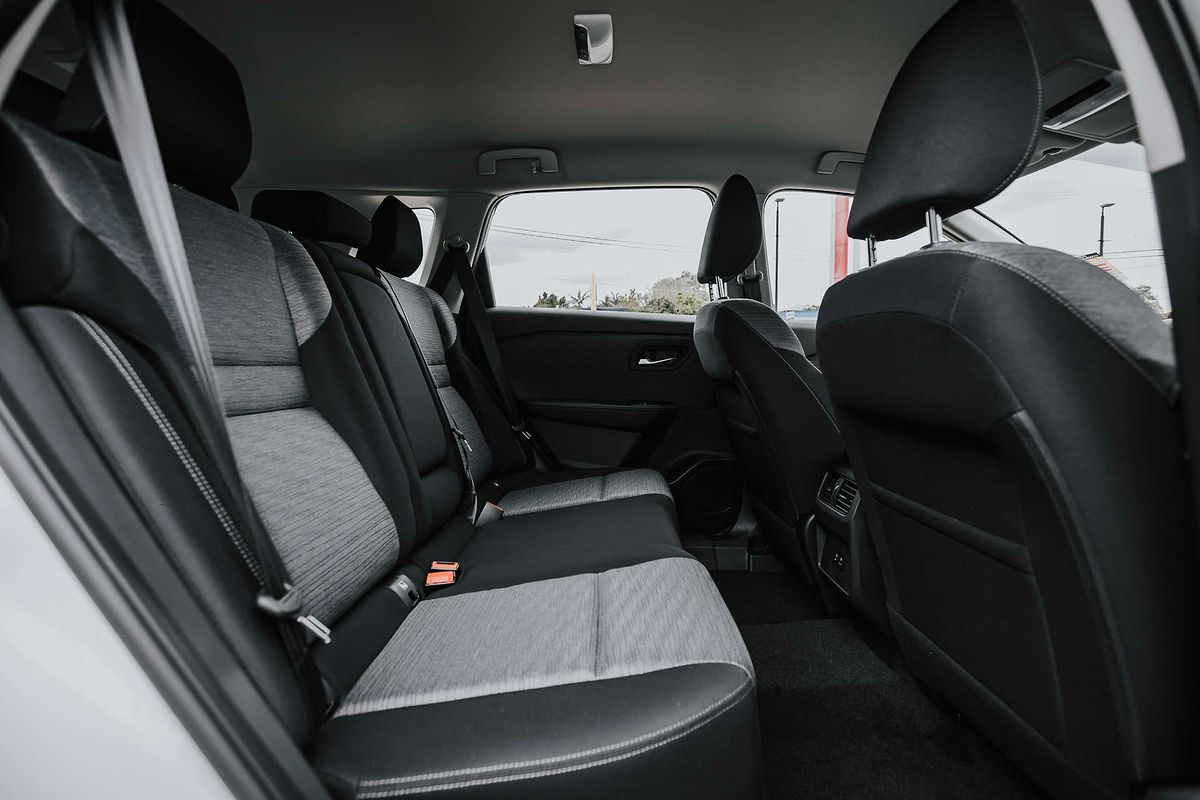 2025 Nissan X-TRAIL ST T33