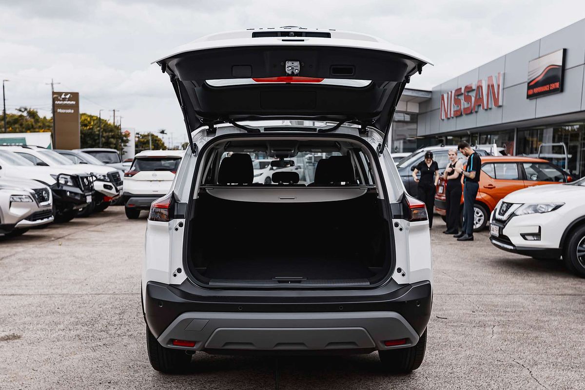 2025 Nissan X-TRAIL ST T33