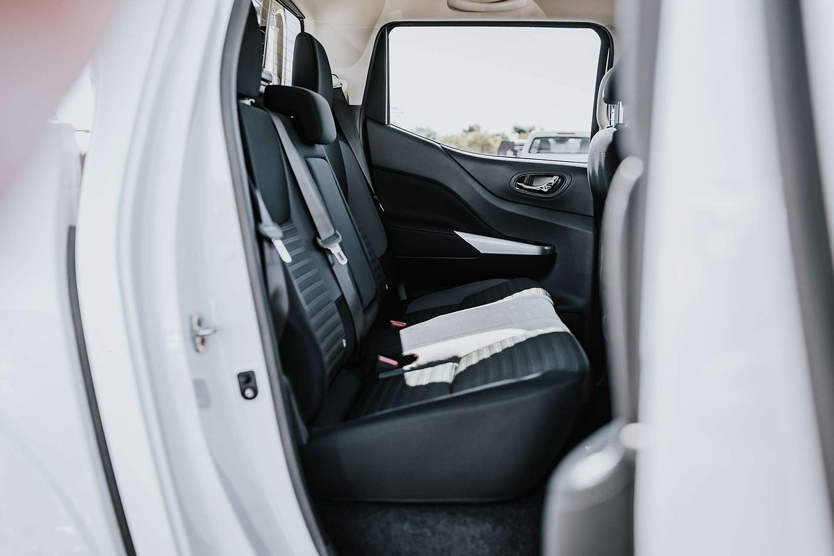 2025 Nissan Navara ST D23 4X4