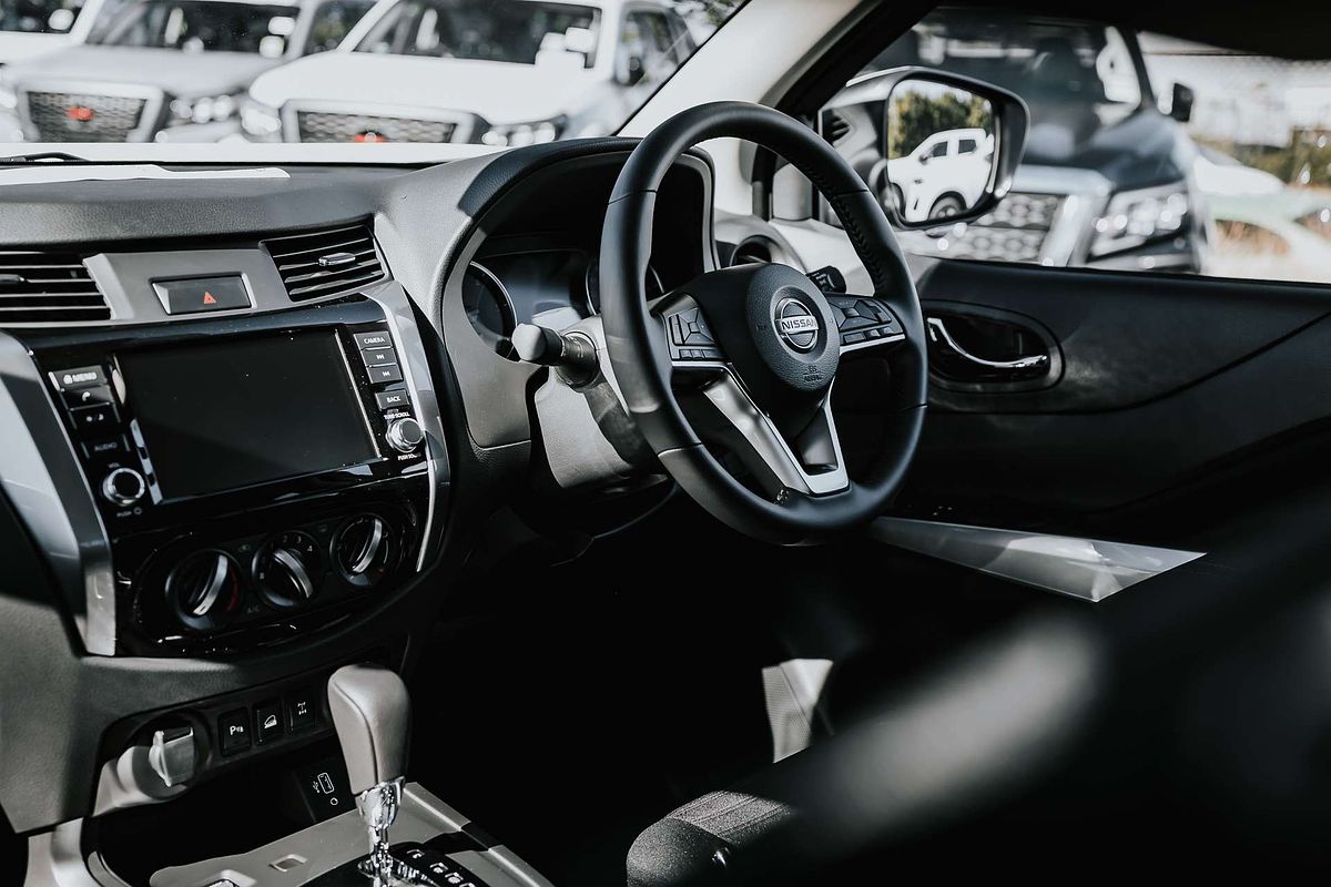 2025 Nissan Navara ST D23 4X4