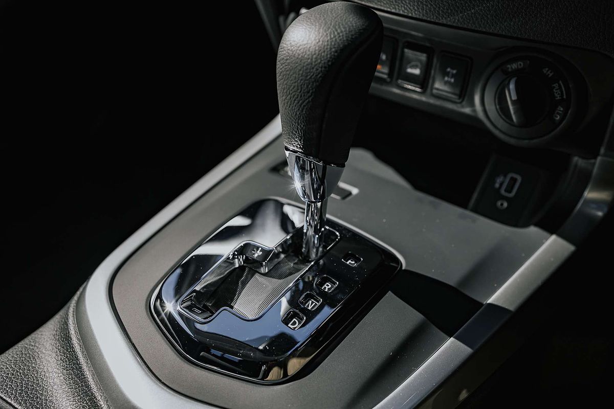 2025 Nissan Navara ST D23 4X4