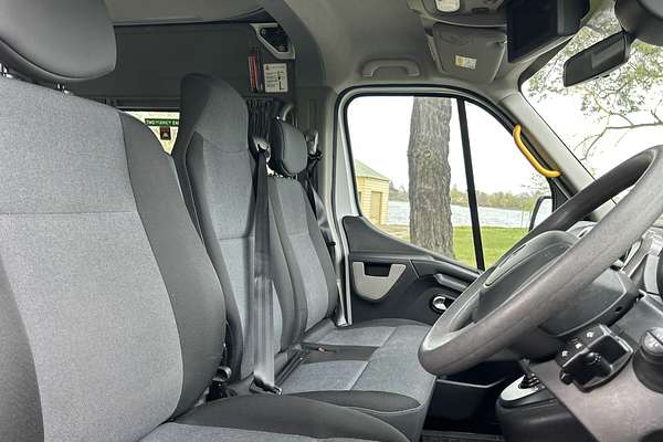 2018 Renault Master X62 LWB Mid Roof