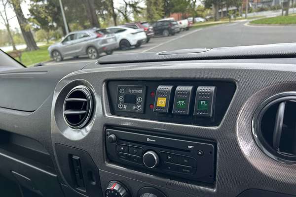 2018 Renault Master X62 LWB Mid Roof