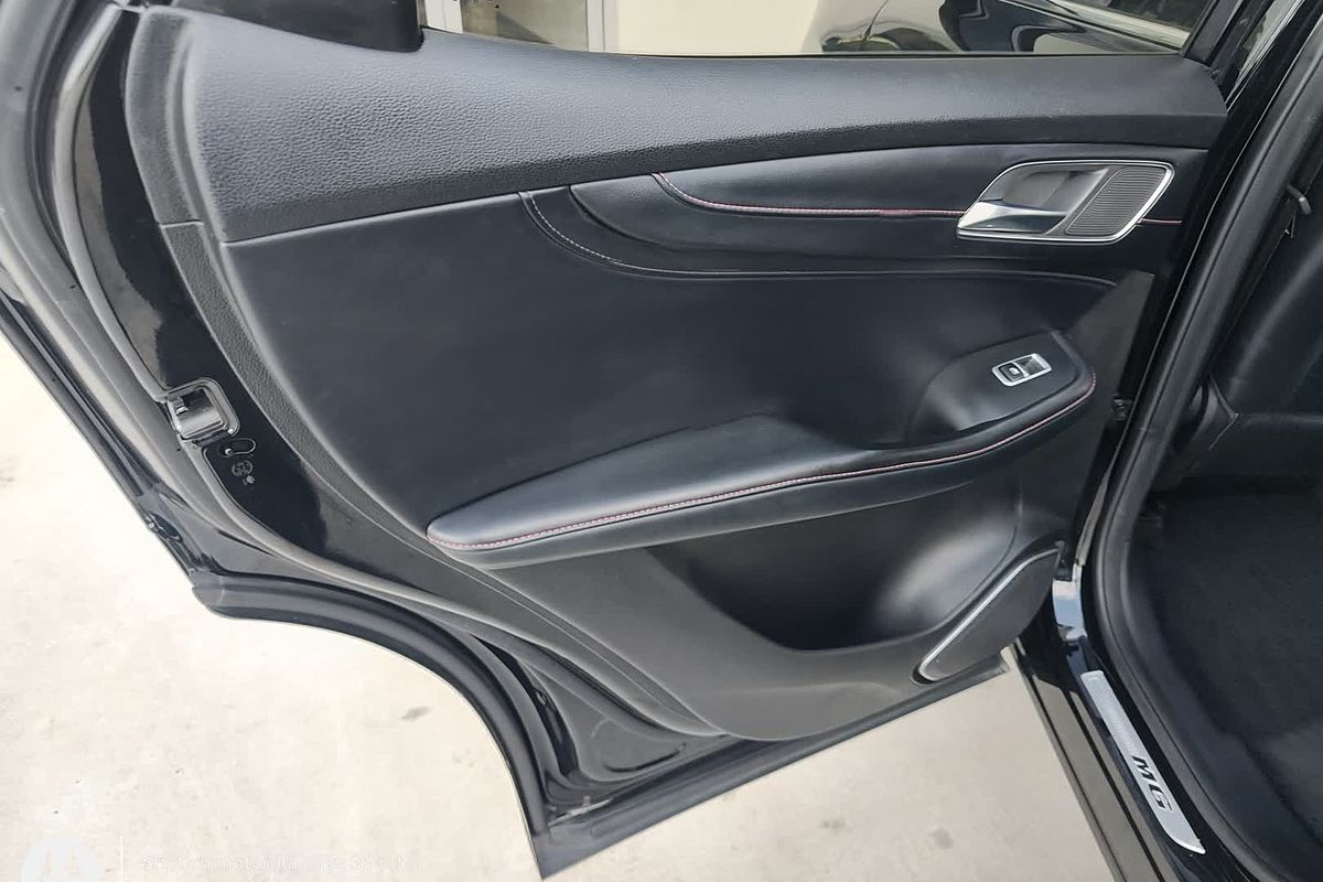 2022 MG HS Vibe SAS23