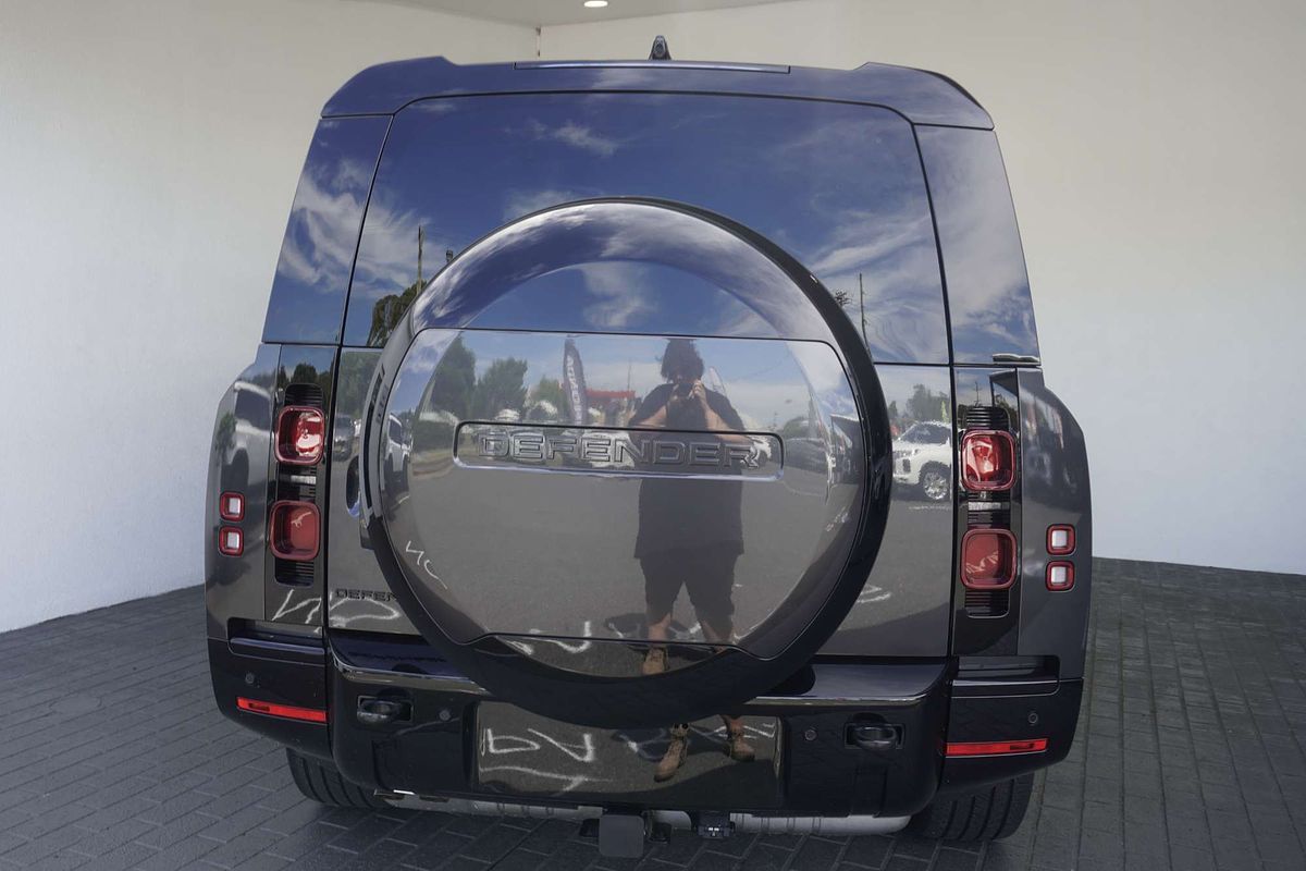 2024 Land Rover Defender 130 D350 X-Dynamic SE L663