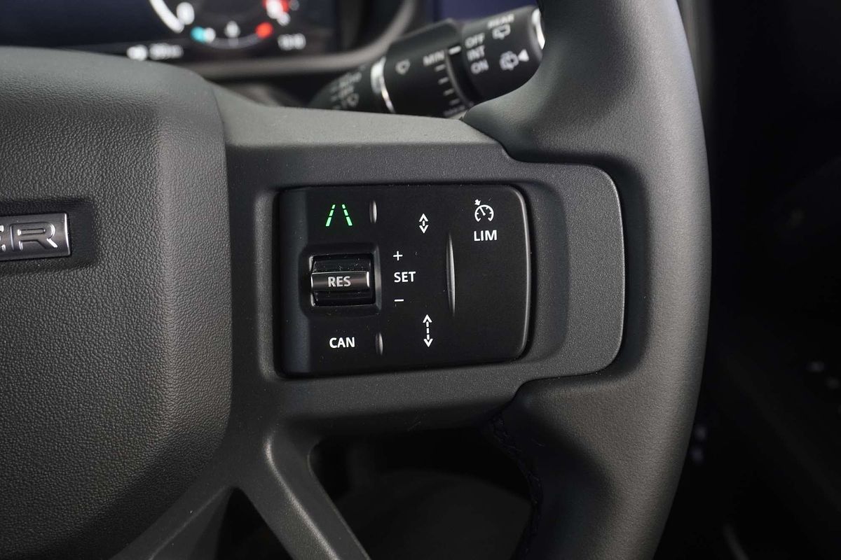 2024 Land Rover Defender 130 D350 X-Dynamic SE L663