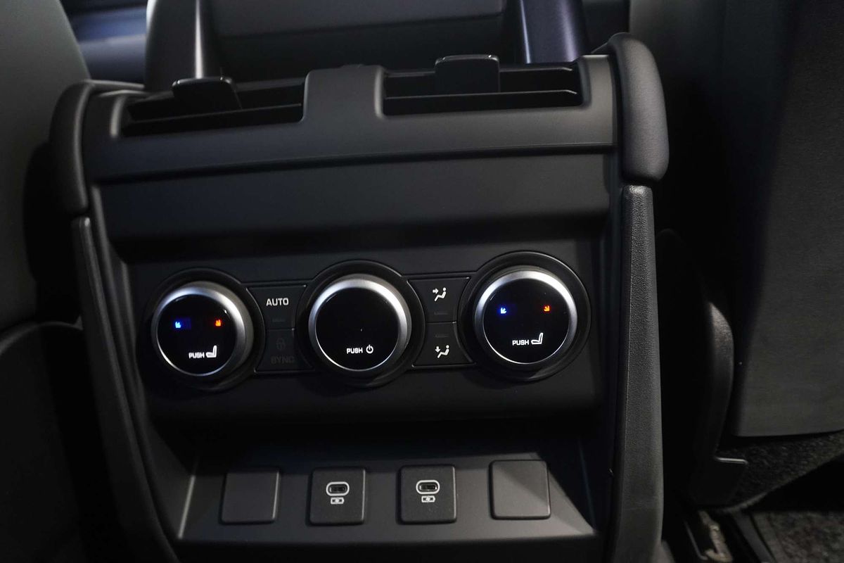 2024 Land Rover Defender 130 D350 X-Dynamic SE L663