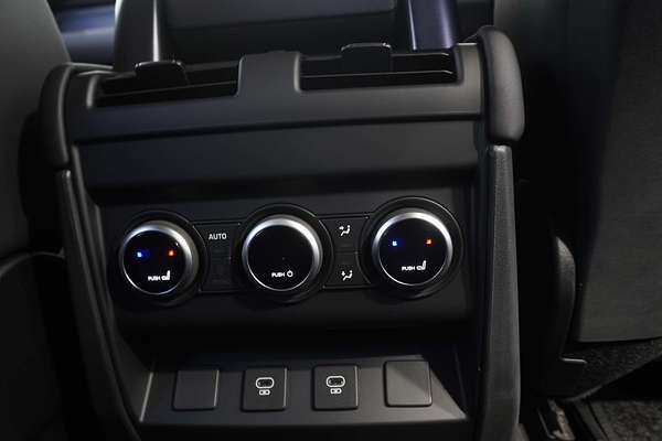 2024 Land Rover Defender 130 D350 X-Dynamic SE L663