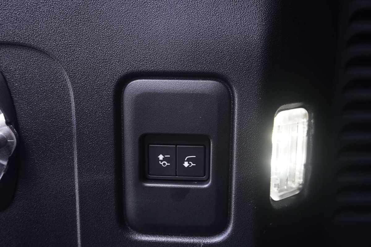 2024 Land Rover Defender 130 D350 X-Dynamic SE L663