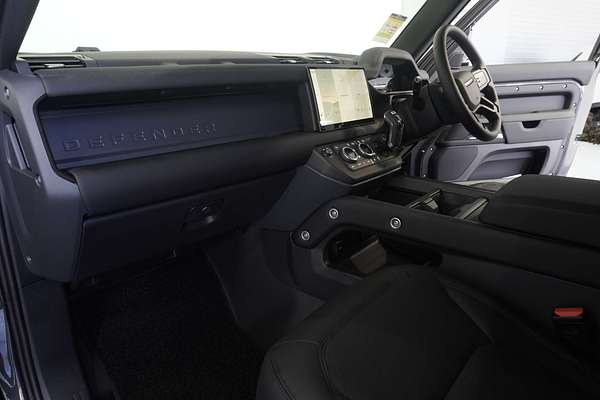 2024 Land Rover Defender 130 D350 X-Dynamic SE L663