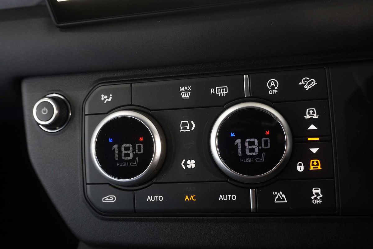 2024 Land Rover Defender 130 D350 X-Dynamic SE L663