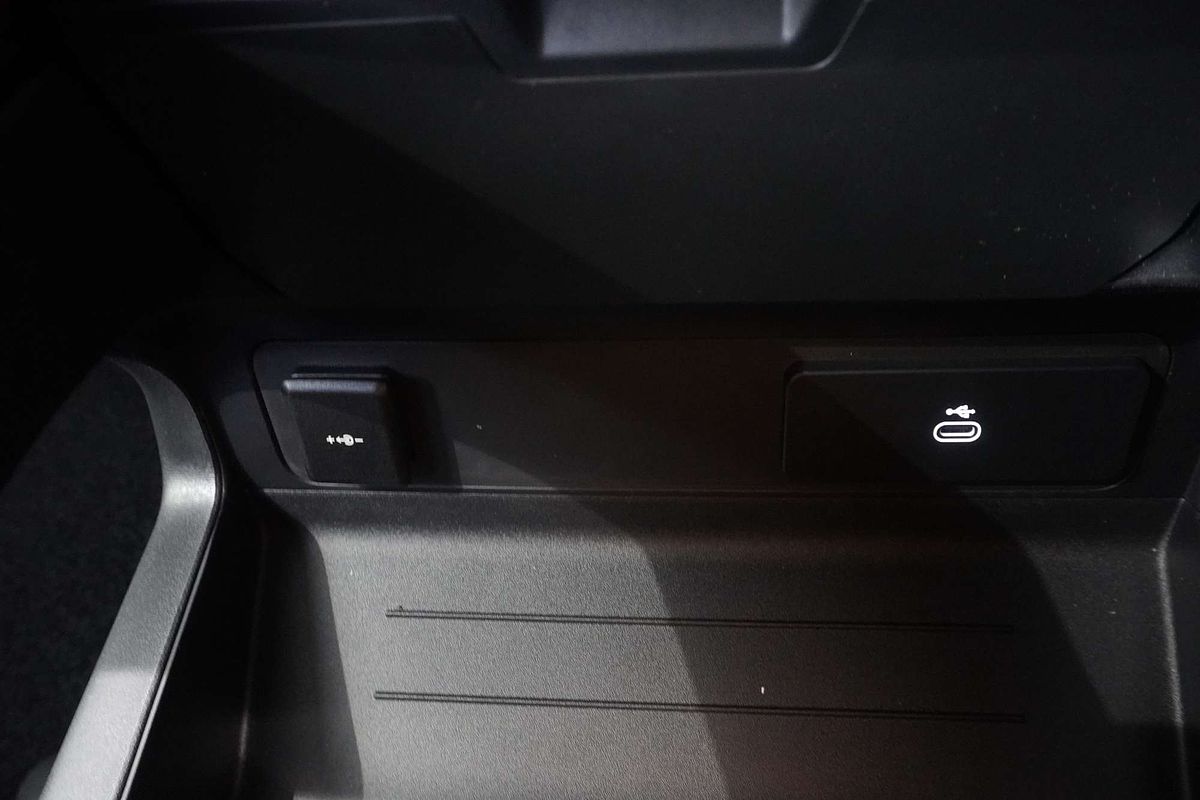 2024 Land Rover Defender 130 D350 X-Dynamic SE L663